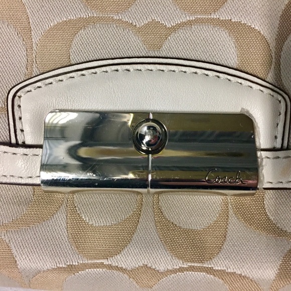 Coach - Picture 5 of 8